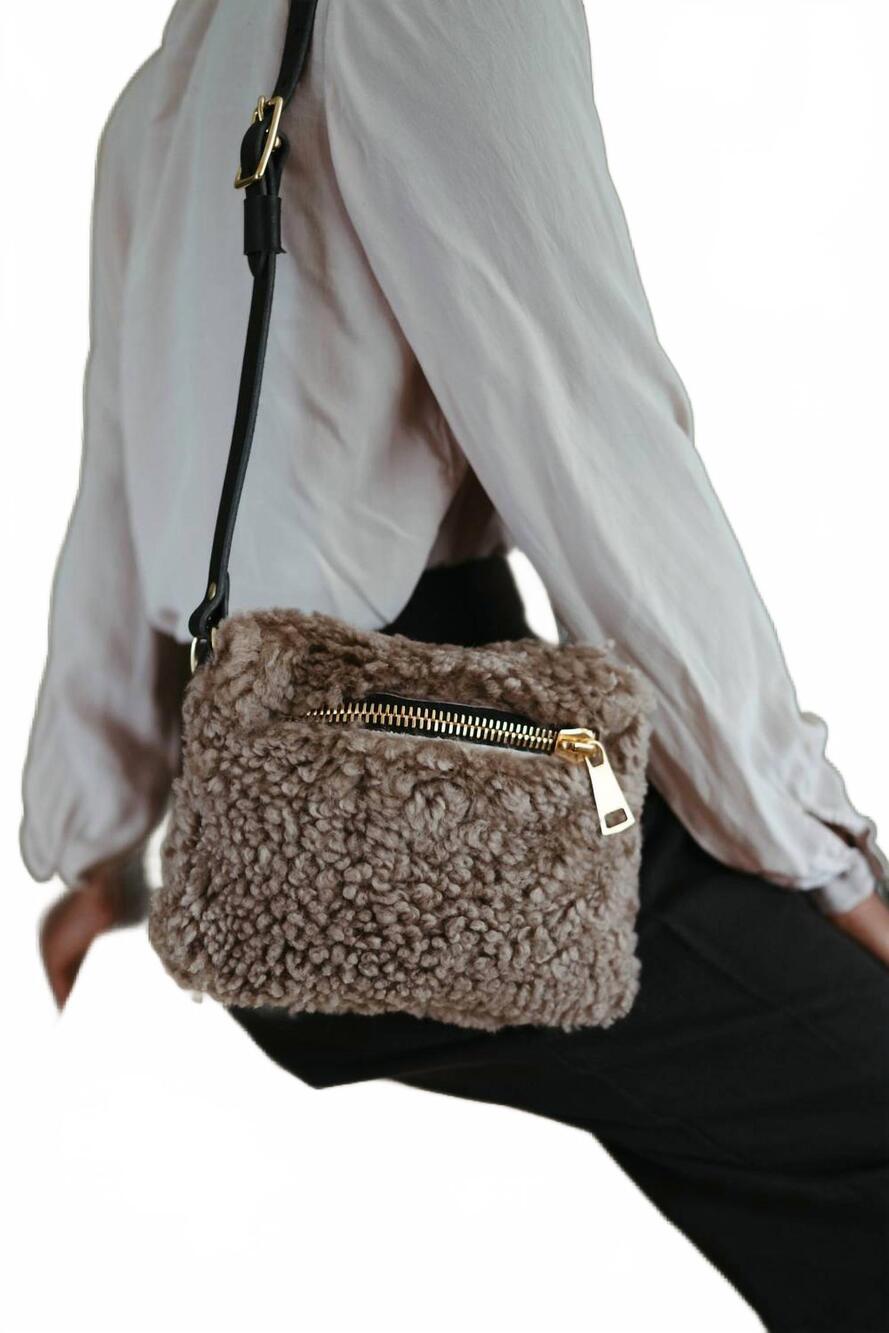 NEW YBH women's shearling fanny pack bag in mushroom